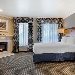 Best Western Plus Marina Shores Hotel