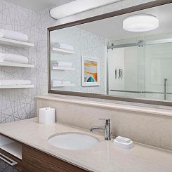 Hampton Inn & Suites at Colonial TownPark