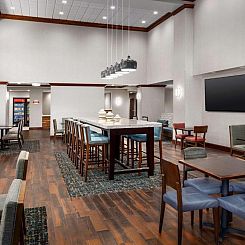 Hampton Inn & Suites at Colonial TownPark