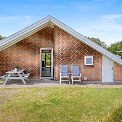 Vakantiehuis "Danica" - 500m from the sea