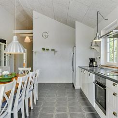 Vakantiehuis "Svanborg" - 3.7km from the sea