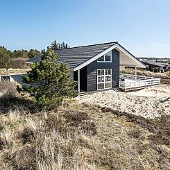 Vakantiehuis "Karen" - 900m from the sea