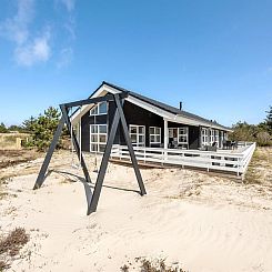 Vakantiehuis "Karen" - 900m from the sea