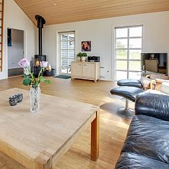 Vakantiehuis "Suvi" - 900m from the sea