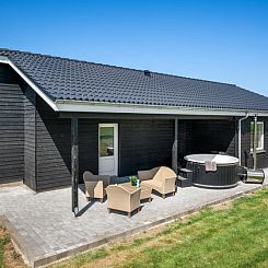 Vakantiehuis "Germund" - 770m from the sea