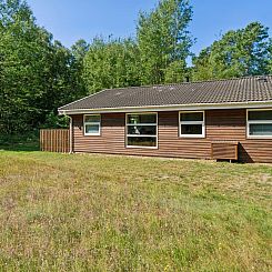 Vakantiehuis "Emmie" - 1.2km from the sea