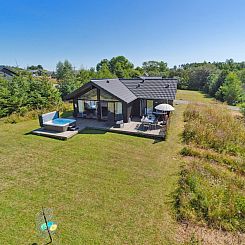 Vakantiehuis "Kristiarn" - 1.1km from the sea