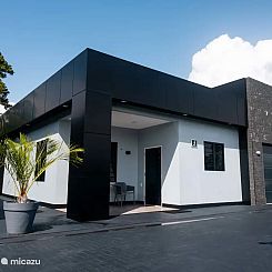 Luxe appartement met zwembad B