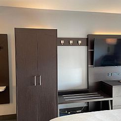 Holiday Inn Express & Suites Columbia - East Elkridge, an IH