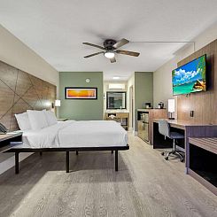 Quality Inn & Suites Airport - Cruise Port Hollywood