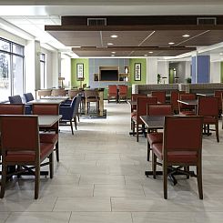 Holiday Inn Express Myrtle Beach-Broadway at the Beach, an I