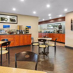 Best Western Airport Inn Warwick