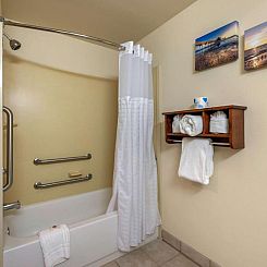 Comfort Inn & Suites Fort Myers Airport