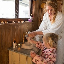 Tenthuisje met warme privédouche in de tent