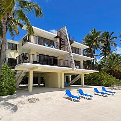 Pines & Palms Resort