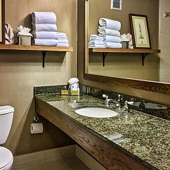 DoubleTree by Hilton Libertyville-Mundelein