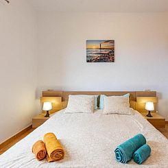 7 Island Surf House