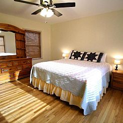Peach Tree Inn & Suites