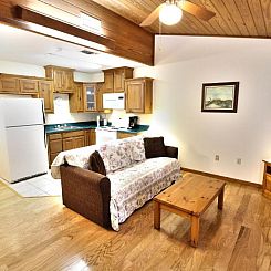 Peach Tree Inn & Suites