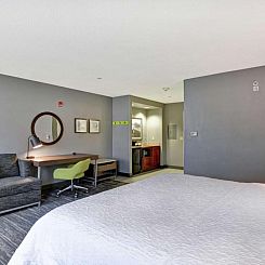 Hampton Inn & Suites Newark-Harrison-Riverwalk