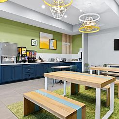 Country Inn & Suites by Radisson, Homewood, AL