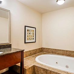 Best Western Plus Philadelphia Airport South - at Widener Un