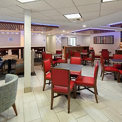 Holiday Inn Express & Suites Bradley Airport, an IHG Hotel