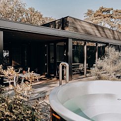 Luxe Waterlodge + hottub