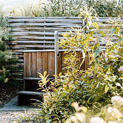 Luxe Waterlodge + hottub