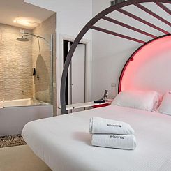 iRooms Forum & Colosseum