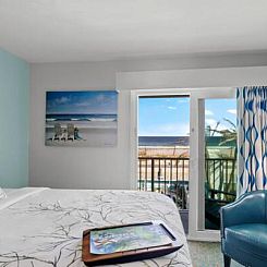 Ocean Sands Beach Inn On-Site Private Beach - Bedside Candy 