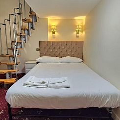 Hyde Park Court Hotel