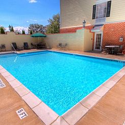 Hampton Inn & Suites State College at Williamsburg Square