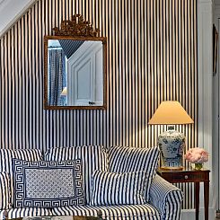 Le Dokhan's Paris Arc de Triomphe, a Tribute Portfolio Hotel