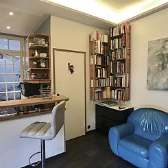 cosy rare 2 bedroom apartment around a private garden