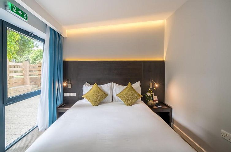 Pelican London Hotel and Residence