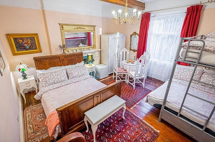 Dawson Place, Juliette's Bed and Breakfast