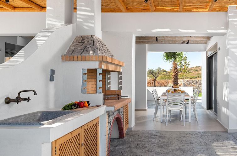 Vakantiehuis Villa Pounentis auf einem Hügel in Lachania