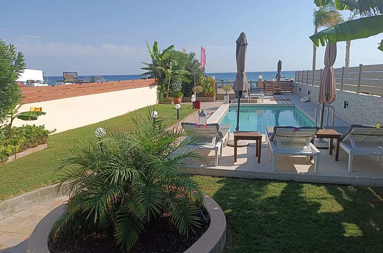 Vakantiehuis Villa Fay mit privatem Parkplatz in Lardos