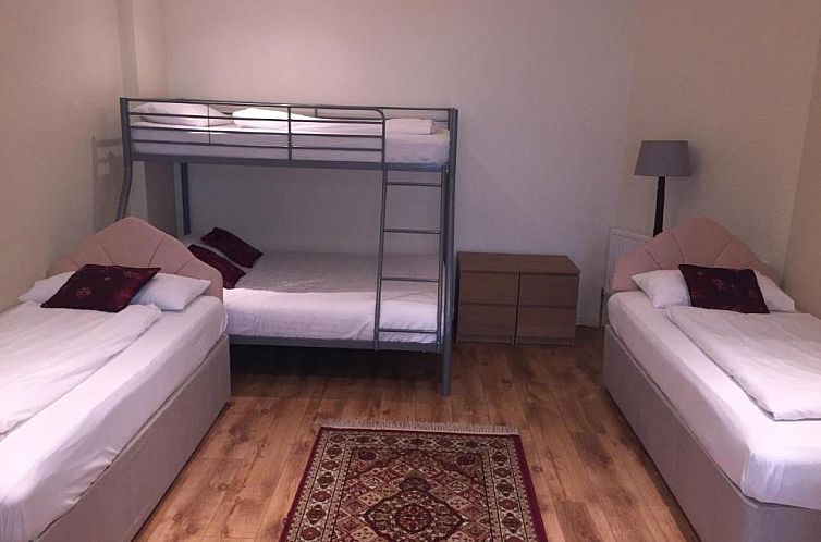 Lyall Apartment Hotel