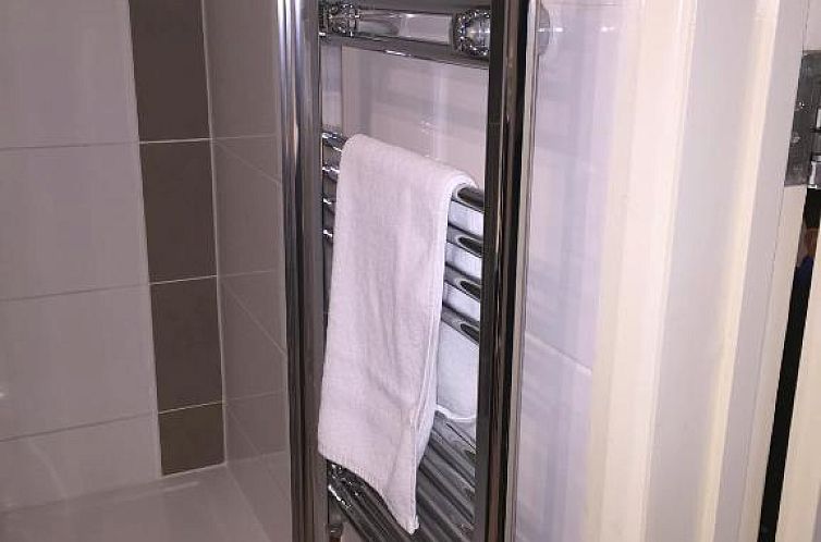 Lyall Apartment Hotel