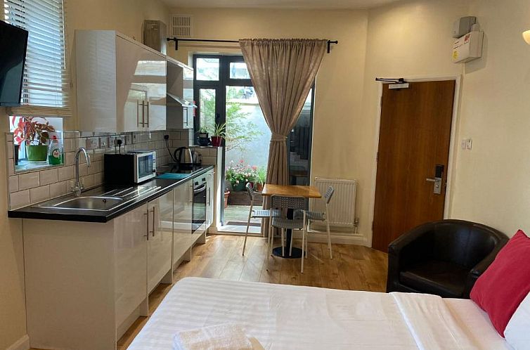Lyall Apartment Hotel