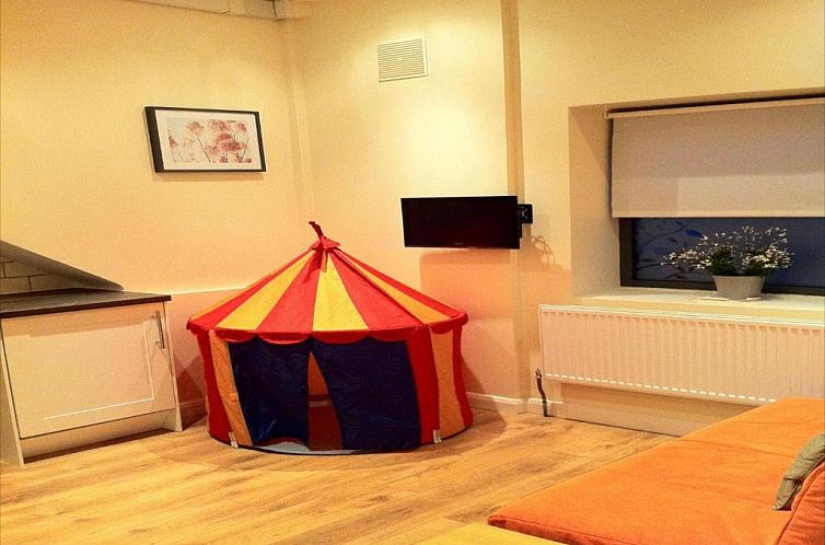 Lyall Apartment Hotel