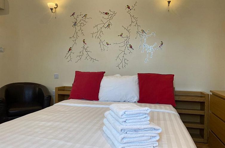 Lyall Apartment Hotel