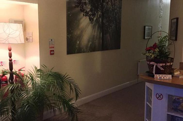 Lyall Apartment Hotel