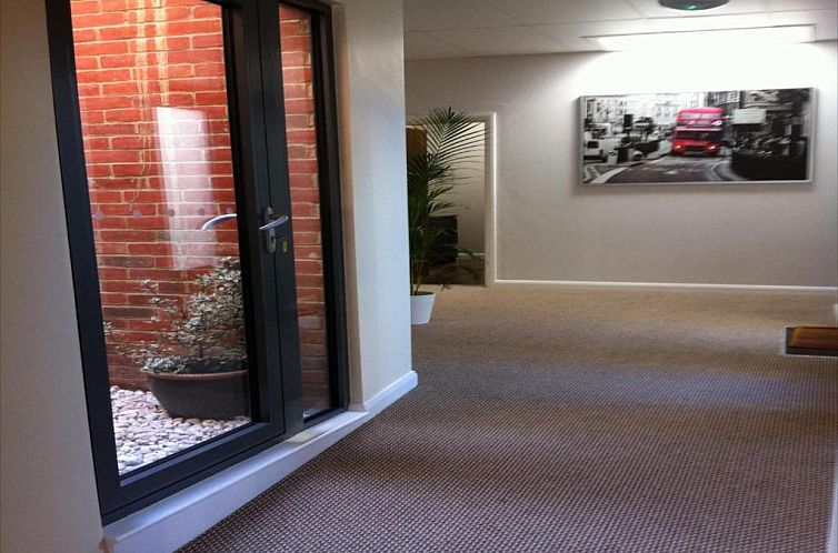 Lyall Apartment Hotel