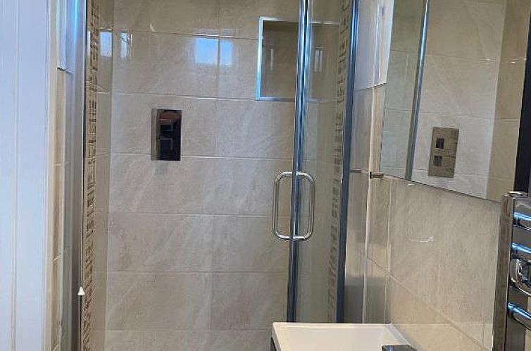 Lyall Apartment Hotel