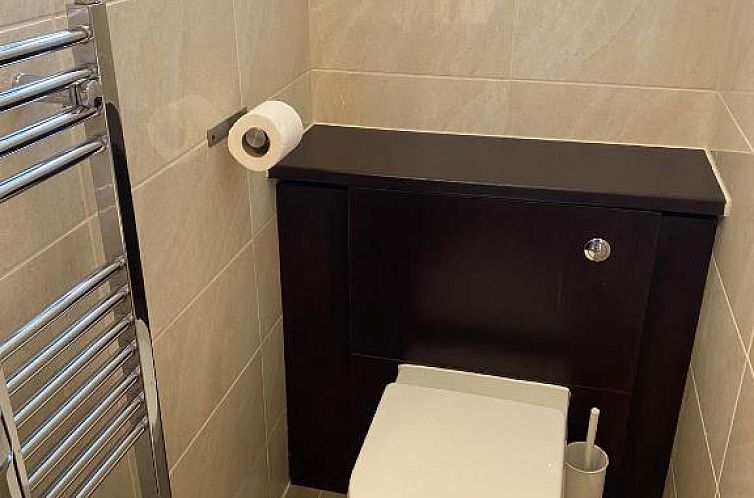Lyall Apartment Hotel