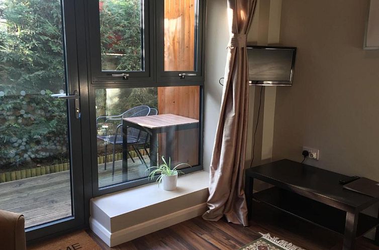Lyall Apartment Hotel