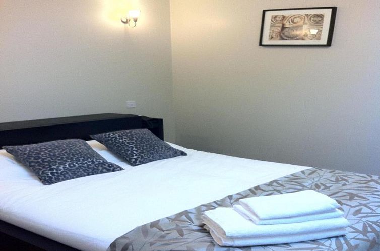 Lyall Apartment Hotel
